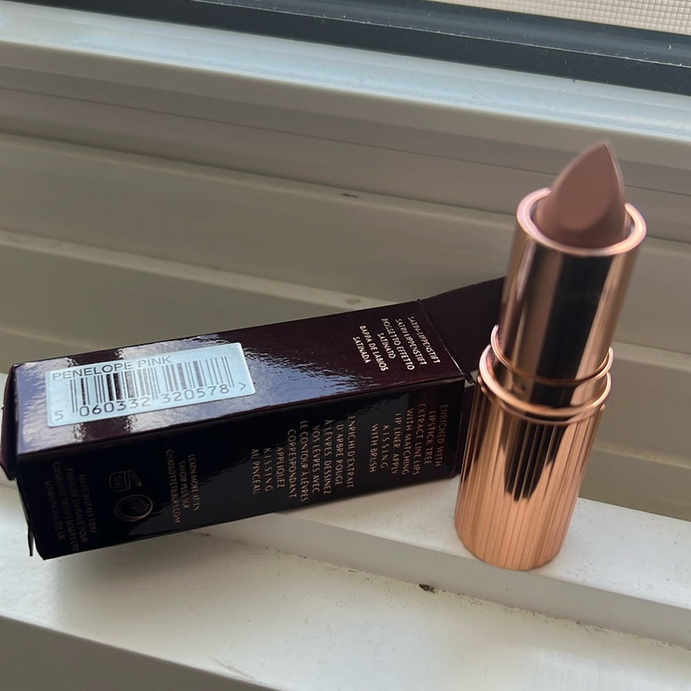 NEW. Charlotte Tilbury lipstick